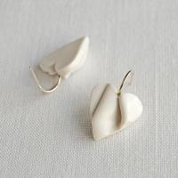 White draped hearts earrings, 925 sterling silver, semi circular wires, white heart earrings, wedding jewellery, bride earrin