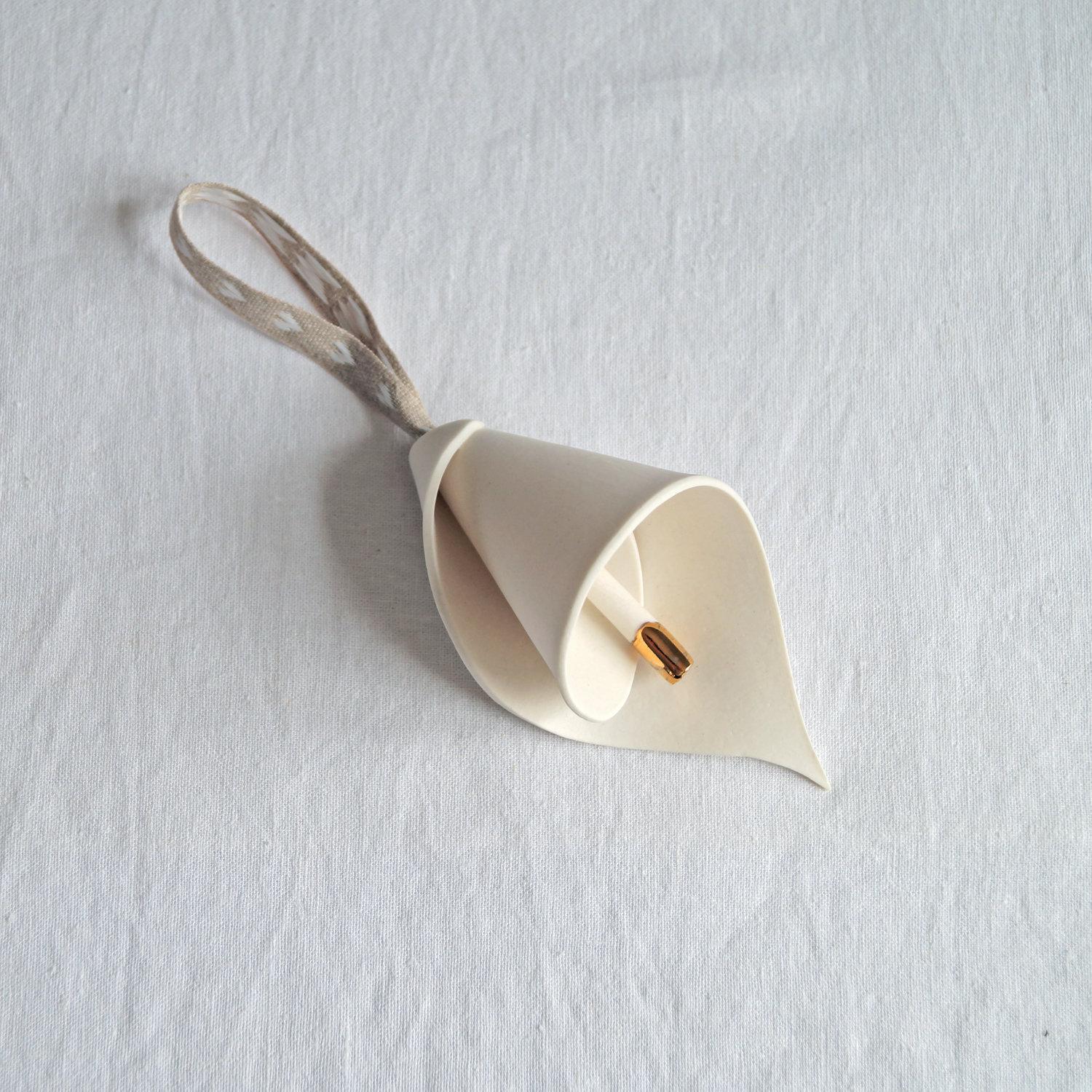 White porcelain, spiral LILY bell, Christmas tree decoration, porcelain bell, ceramic bell, flower bell, wedding bell, weddin