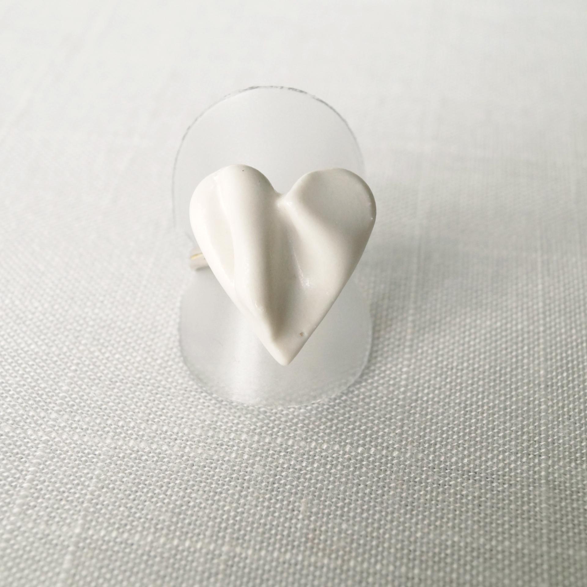 DRAPED heart ring, adjustable, porcelain silver