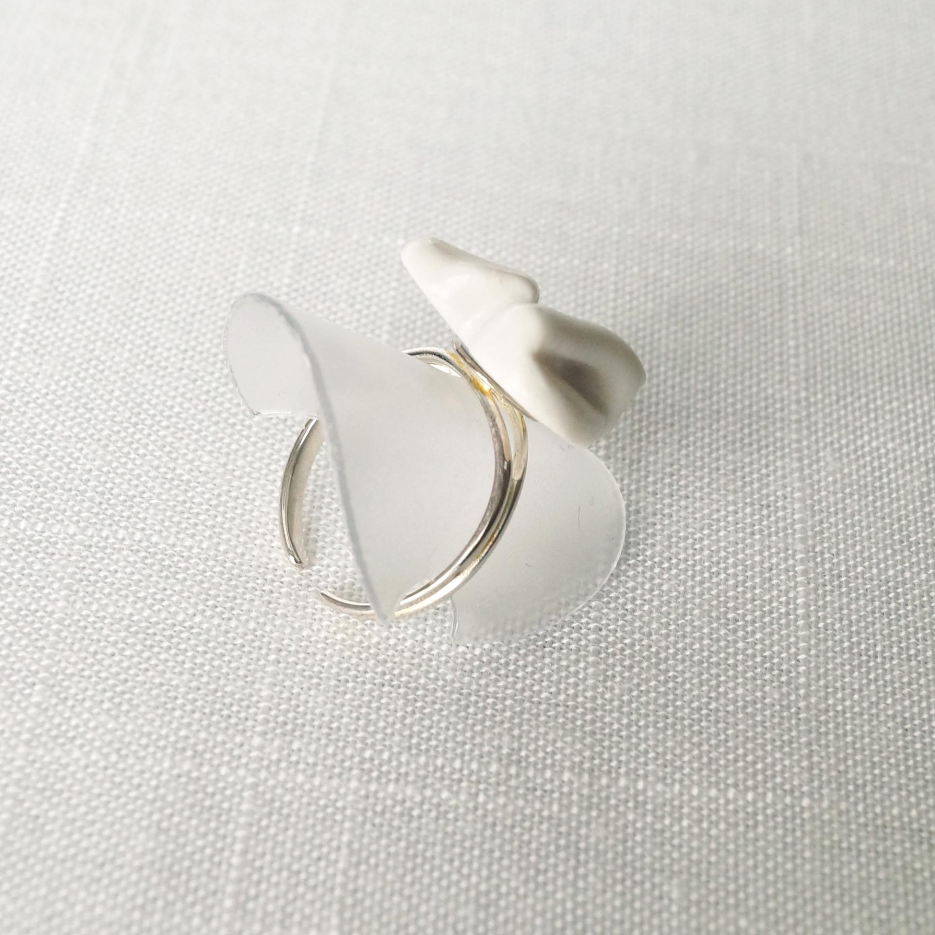 DRAPED heart ring, adjustable, porcelain silver