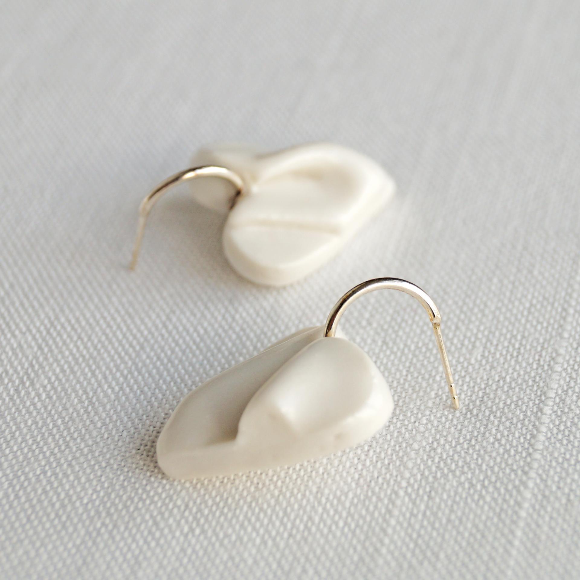 White draped hearts earrings, 925 sterling silver, semi circular wires, white heart earrings, wedding jewellery, bride earrin