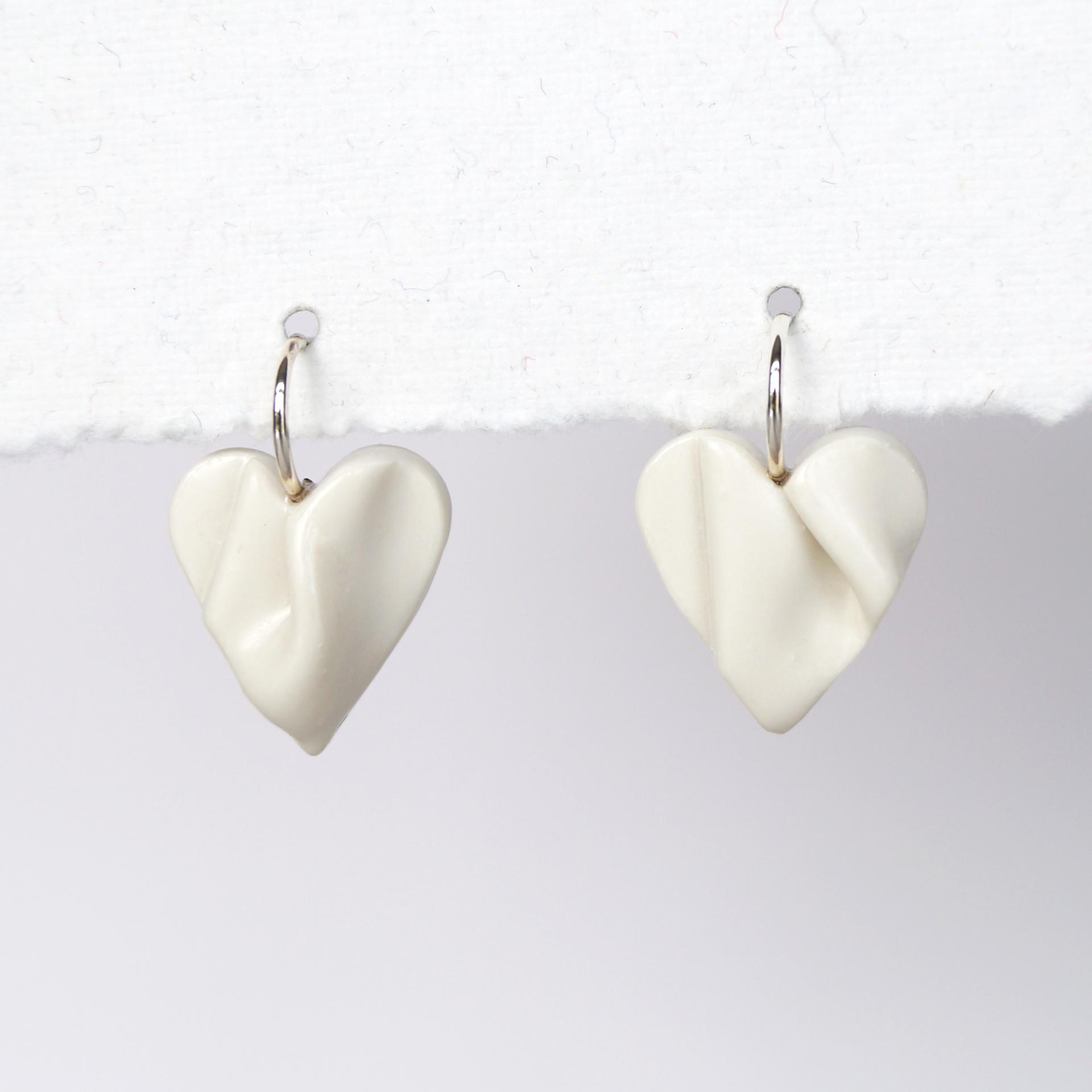 White draped hearts earrings, 925 sterling silver, semi circular wires, white heart earrings, wedding jewellery, bride earrin