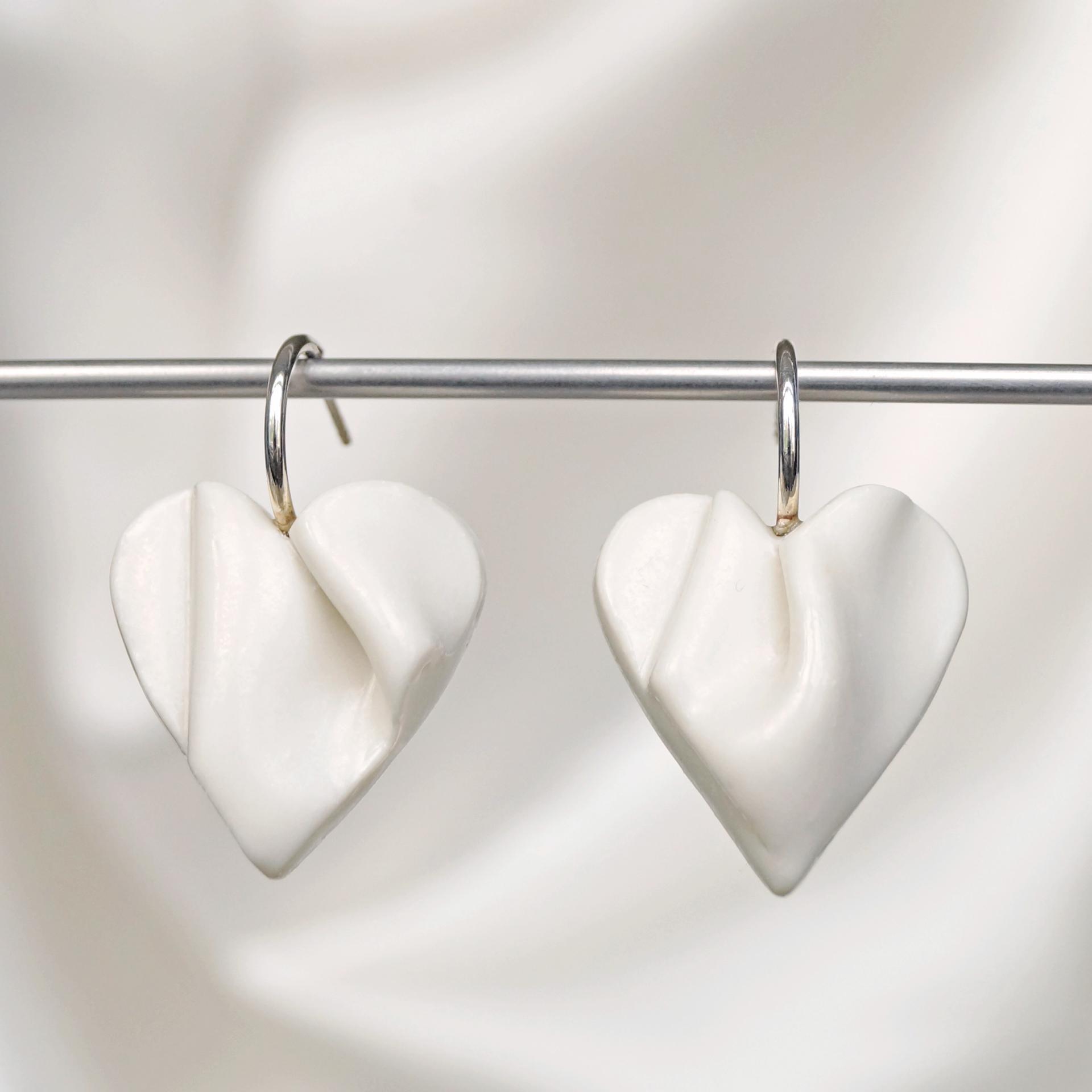 White draped hearts earrings, 925 sterling silver, semi circular wires, white heart earrings, wedding jewellery, bride earrin